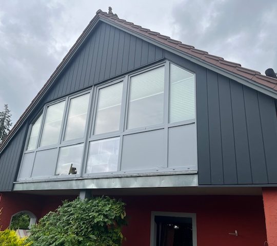 https://spenglerei-stang.de/wp-content/uploads/2015/05/Fassade-Prefa-P10-antrazith-540x480.jpg