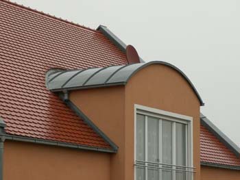 https://spenglerei-stang.de/wp-content/uploads/2018/02/Dachgaube_2.jpg