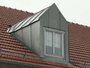https://spenglerei-stang.de/wp-content/uploads/2018/02/Dachgaube_4.jpg