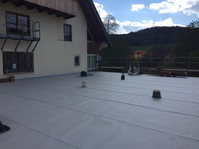 https://spenglerei-stang.de/wp-content/uploads/2018/03/Flachdach-Sanierung.jpg